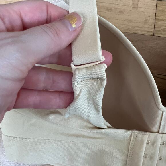 Elegant Cream Wireless Bra - Picture 5 of 14